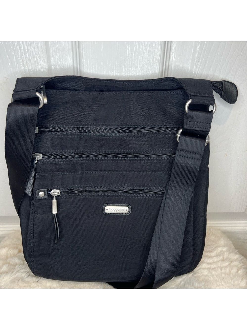 BAGGALLINI AROUND TOWN CROSSBODY BAG